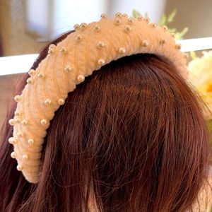 Sweet hair band with pearls